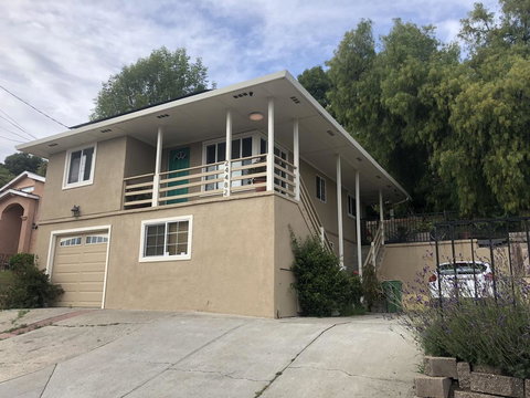 Leona's Home Stay - Renee 3