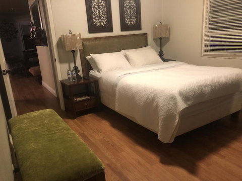 Leona's Home Stay - Renee 1