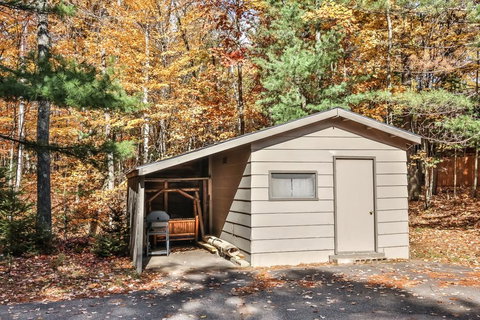 Loon Crest Lane Retreat - Hiller Vacation Homes Cottage - Renee 1