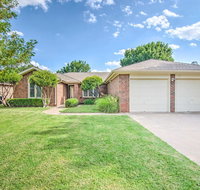 Lubbock Home with Deck  Yard - 8 Miles to TTU