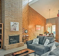 Lubbock Townhome with Grill -5 Mins to TTU  Downtown