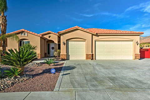Luxurious Desert Hot Springs Home W/Pool & Hot Tub - Renee 1