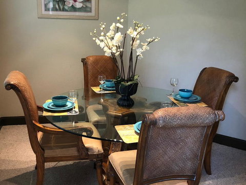 Luxurious Furnished Apartment By The Woodlands Waterway - Internet Find 3