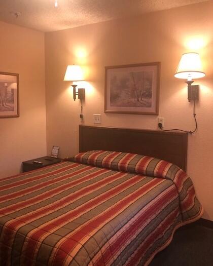 Luxury Inn - Renee 3
