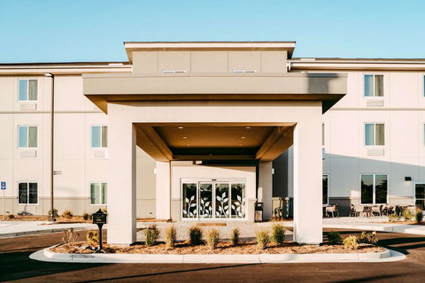 MainStay Suites - Renee 0