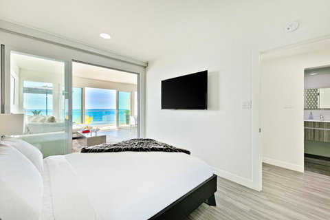 MAL-203-3 Unit - Siegel's Malibu Oceanfront Bliss Triple - Renee 2