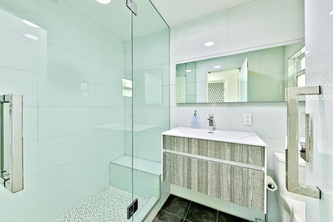 MAL-203-3 Unit - Siegel's Malibu Oceanfront Bliss Triple - Renee 3