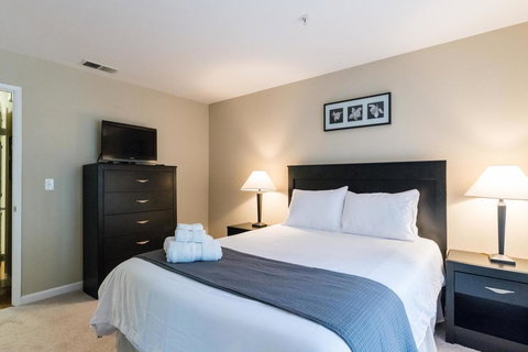 Menlo Apartments - Renee 1