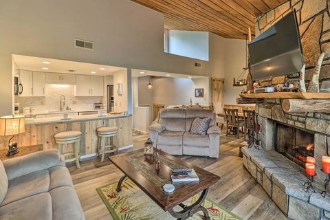 Modern Alpine Getaway With Decks & Walk To Lake - Renee 3