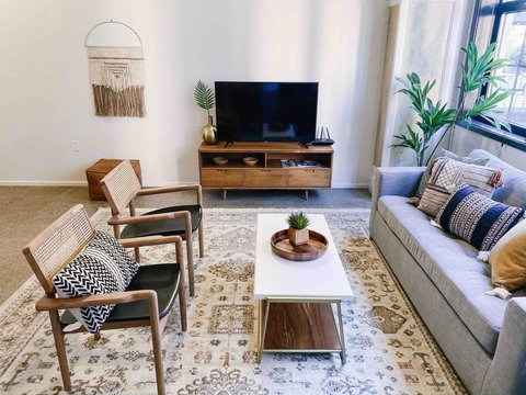 Modern Downtown Loft On Gay St - Renee 3