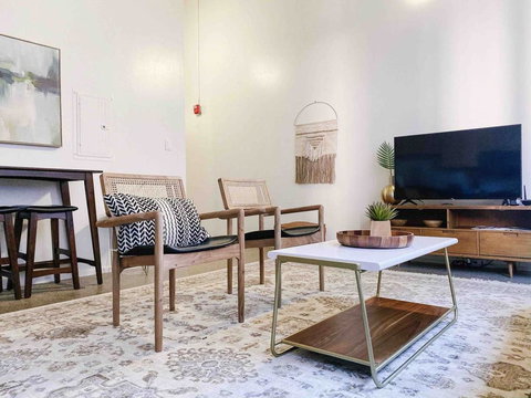 Modern Downtown Loft On Gay St - Renee 2