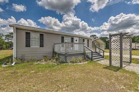 Modern Homosassa Home With Yard, Deck And Fire Pit - Renee 3