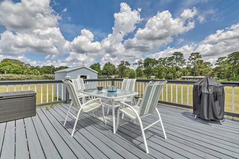 Modern Homosassa Home With Yard, Deck And Fire Pit - Renee 2