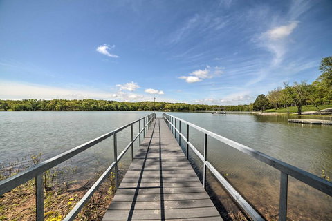 Modern Lakefront Getaway With Deck & Dock, In Cove! - Swimm 0