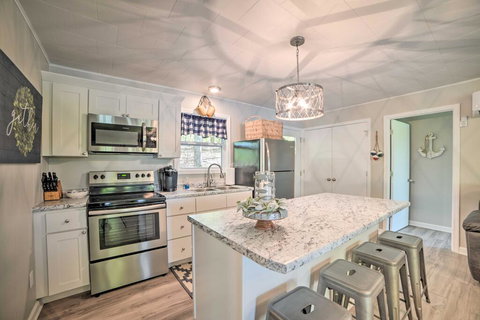 Modern Lakefront Getaway With Deck & Dock, In Cove! - Swimm 1