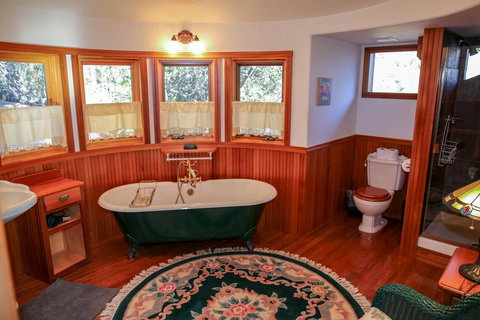 Moonlight Mountain Retreat - Internet Find 0