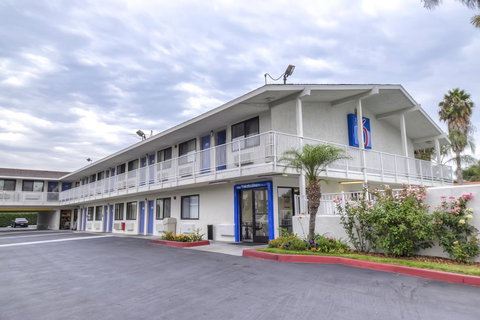 Motel 6-El Monte, CA - Los Angeles - Internet Find 1