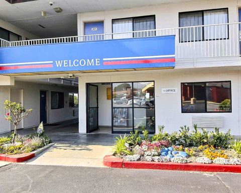Motel 6-Palmdale, CA - Swimm 0