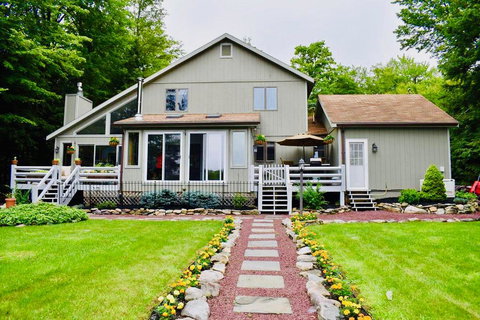 Mt. Maplewood Lake House - Renee 1