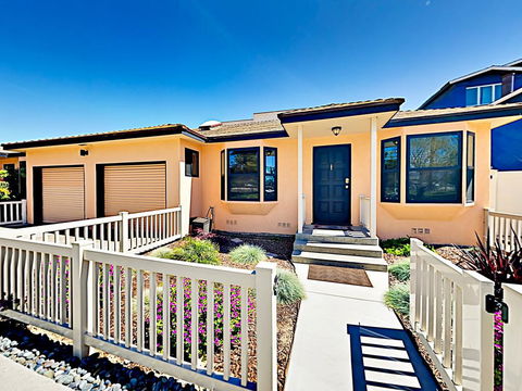 New Listing! 2-Units W/ Hot Tubs, Walk To Beach! Townhouse - Renee 0