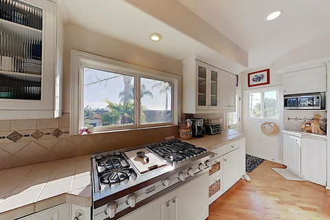 New Listing! Hillside Beach House W/ Ocean Views Home - Renee 1