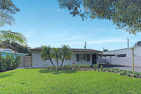 New Listing! Modern Art Haven W/ Pool - Near Beach Home - Renee 3