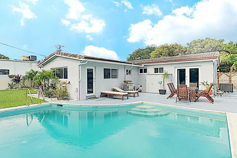 New Listing! Modern Art Haven W/ Pool - Near Beach Home - Renee 0