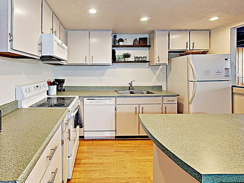 New Listing! Mountain-View Townhome W/ Hot Tub Townhouse - Renee 2