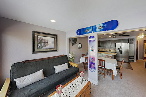 New Listing! Ski-In/Ski-Out Condo W/ Hot Tub Condo - Renee 2