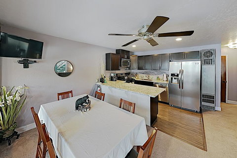 New Listing! Ski-In/Ski-Out Condo W/ Hot Tub Condo - Renee 1