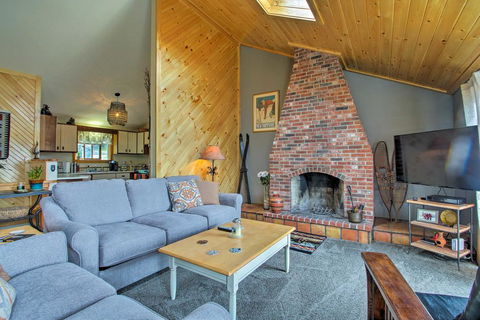 North Conway Family Condo With 3 Decks & Mtn Views! - Renee 2