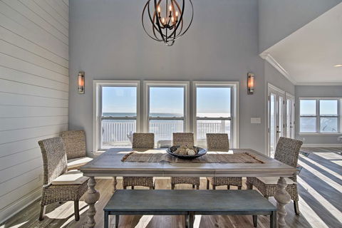 Ocean Springs 'Magnolia Beach House' On Pvt Beach! - Internet Find 3