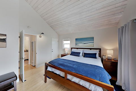 Ocean-View Hideaway W/ Lush Patio, Steps To Beach! Home - Renee 3