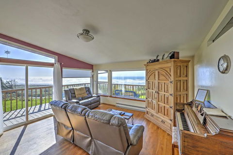 Oceanfront 'Clam Beach House' With Views And Hot Tub! - Renee 3