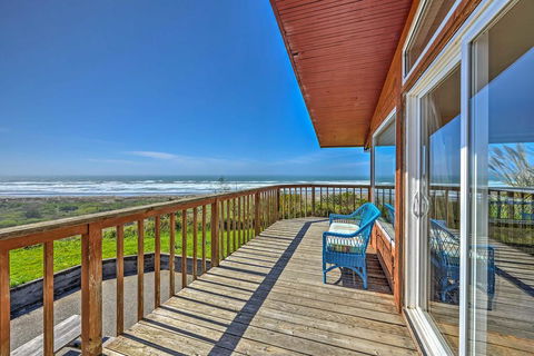 Oceanfront 'Clam Beach House' With Views And Hot Tub! - Renee 0