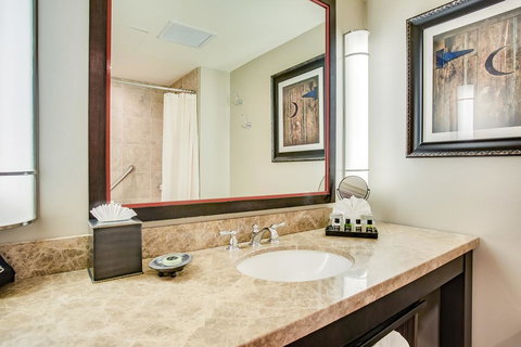 Overton Hotel And Conference Center - Renee 2