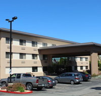 Oxford Suites Redding