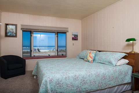 Pacific Rest - Renee 0