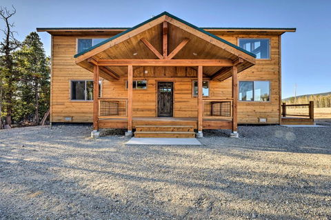 Private Cabin With Deck, Fireplace & Mtn Views! - Renee 2