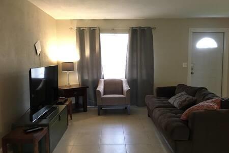 Private Room In Cabana Colony/Palm Beach Gardens - Internet Find 0