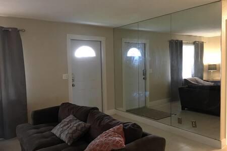 Private Room In Cabana Colony/Palm Beach Gardens - Internet Find 2