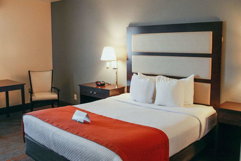 Quality Inn Sunridge Inn & Conference Center - Renee 3