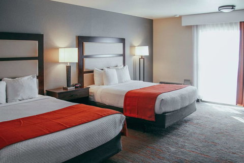 Quality Inn Sunridge Inn & Conference Center - Renee 1