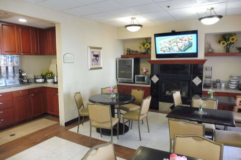 Red Roof Inn & Suites Galloway - Internet Find 3