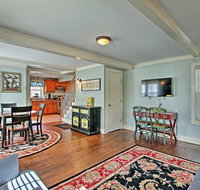 Remodeled Farmhouse in Waterford Near 2 Beaches