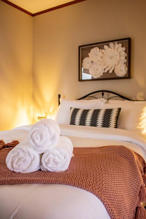 Renovated Dreamy Farmhouse In Heart Of Cedar Rapids - Renee 3