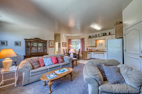 Rhody Apartment - Renee 1