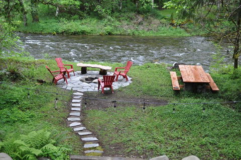 Riverside Retreat With Hot Tub - 13 Miles To Skibowl - Internet Find 1