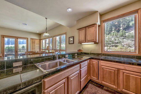 SC102 SnowCrest - Renee 3