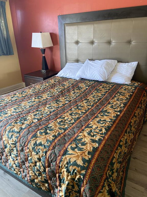 SHAROLYN MOTEL - Internet Find 0